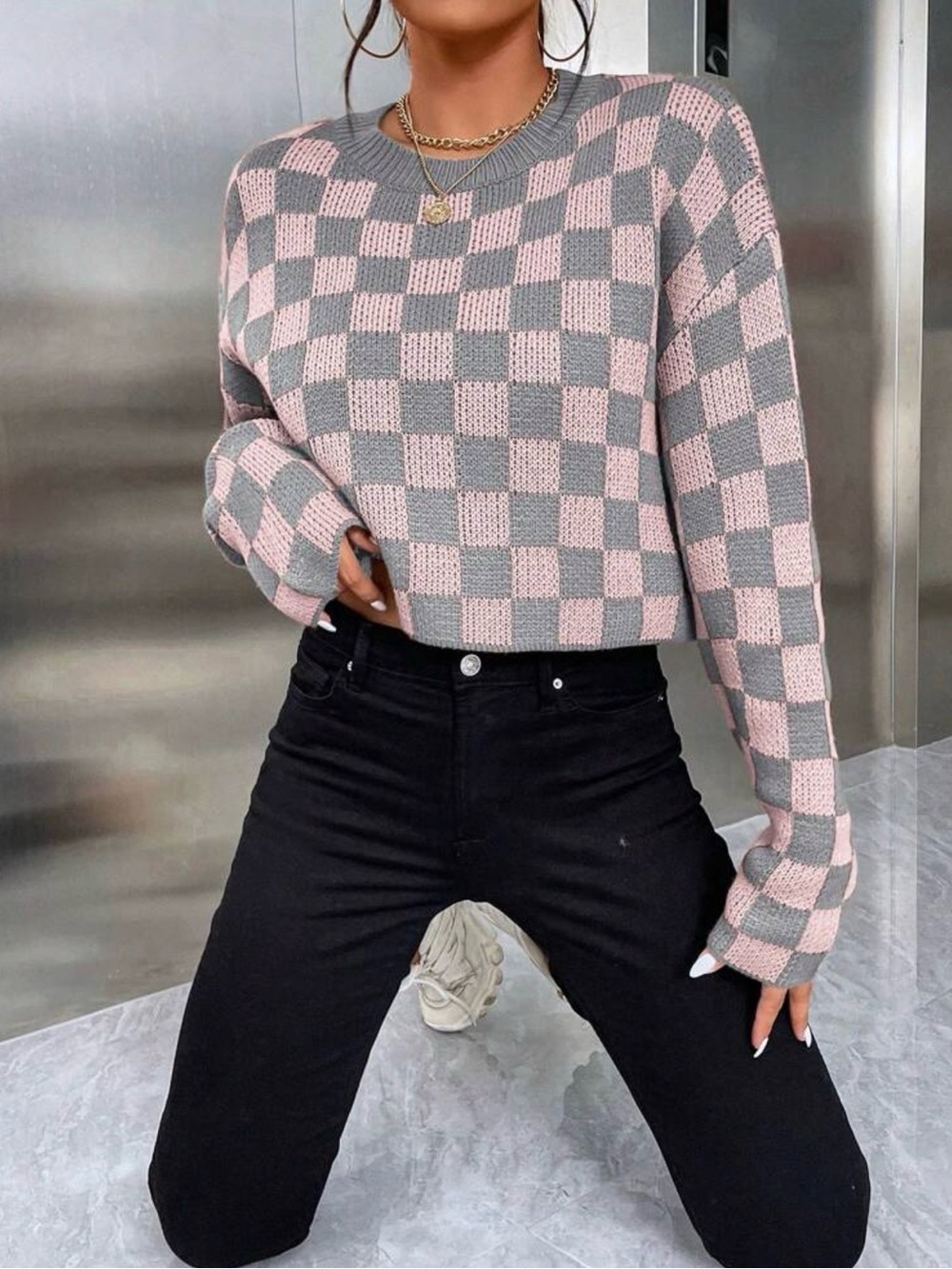 Women’s Checkered Cropped Crewneck Sweater in Pink and Gray Size M - Picture 5 of 6